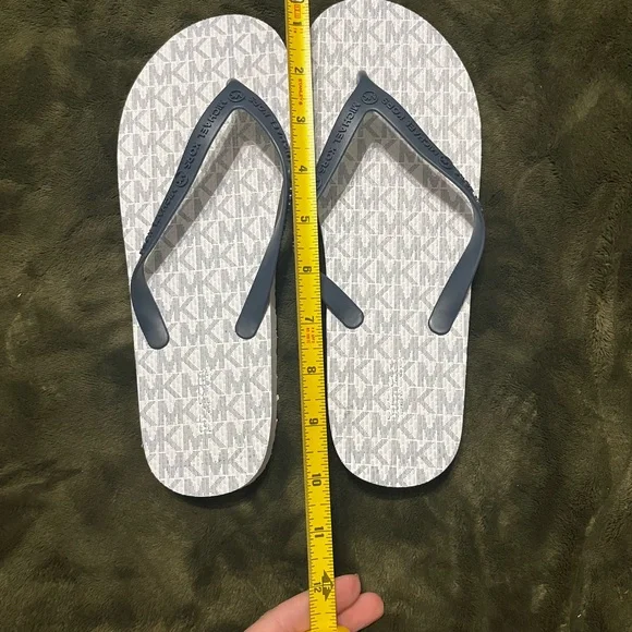 Michael Kors Navy and White Flip Flop Sandals 9 women’s - Picture 5 of 7